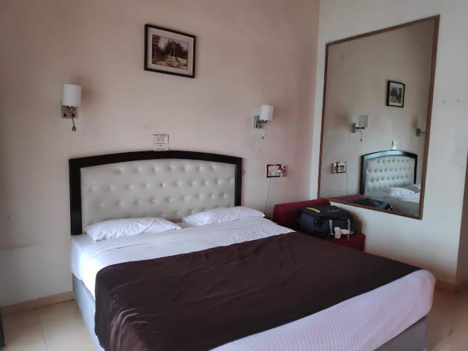 Whispering Woods Resort Lonavala Dış mekan fotoğraf