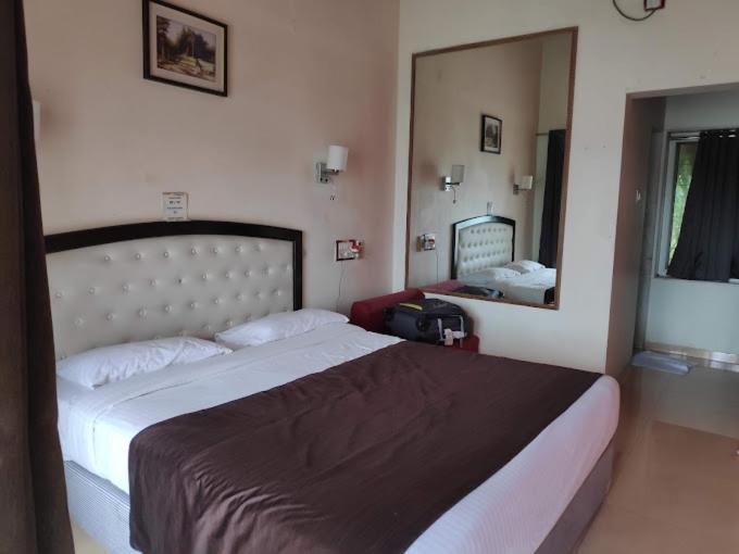Whispering Woods Resort Lonavala Dış mekan fotoğraf